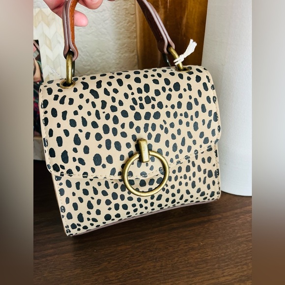 Universal Thread Bags Magnetic Flap Closure Leopard Print Mini Shoulder Handbag - Picture 7 of 13